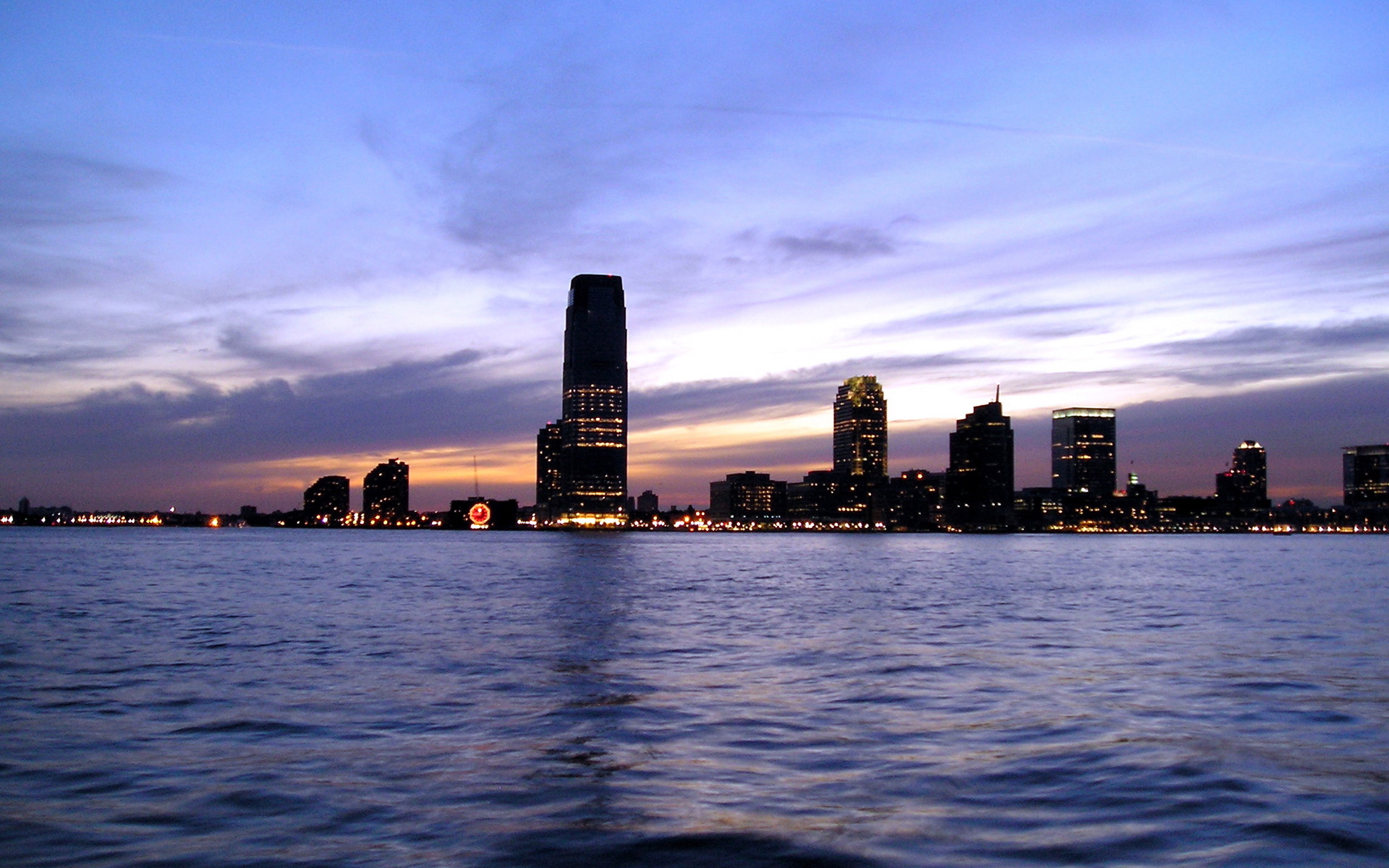 2026年世界冲浪锦标赛 巨浪考验顶尖冲浪手 勇者登顶，世界冲浪协会